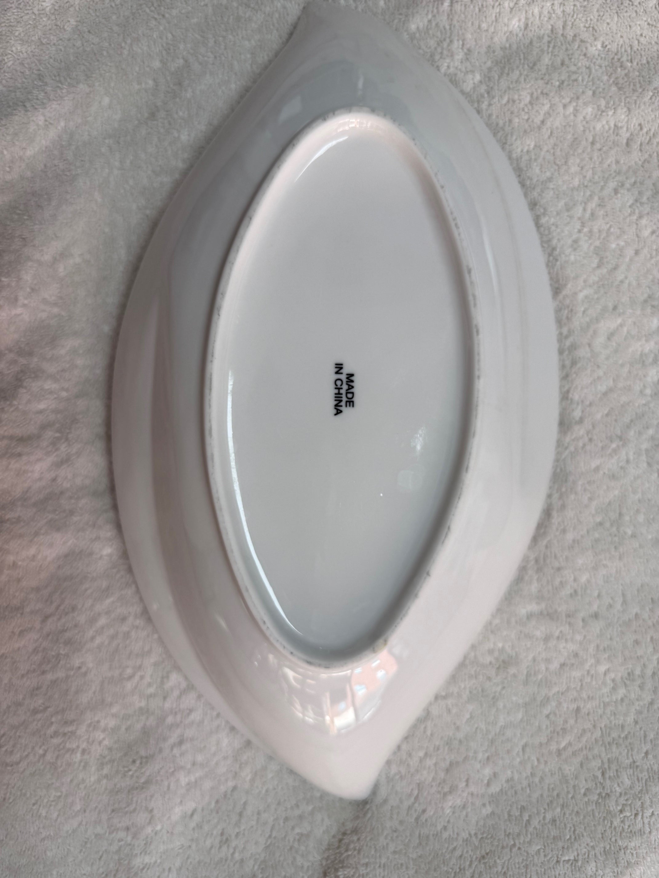 White Ceramic Leaf-Shaped Serving Dish