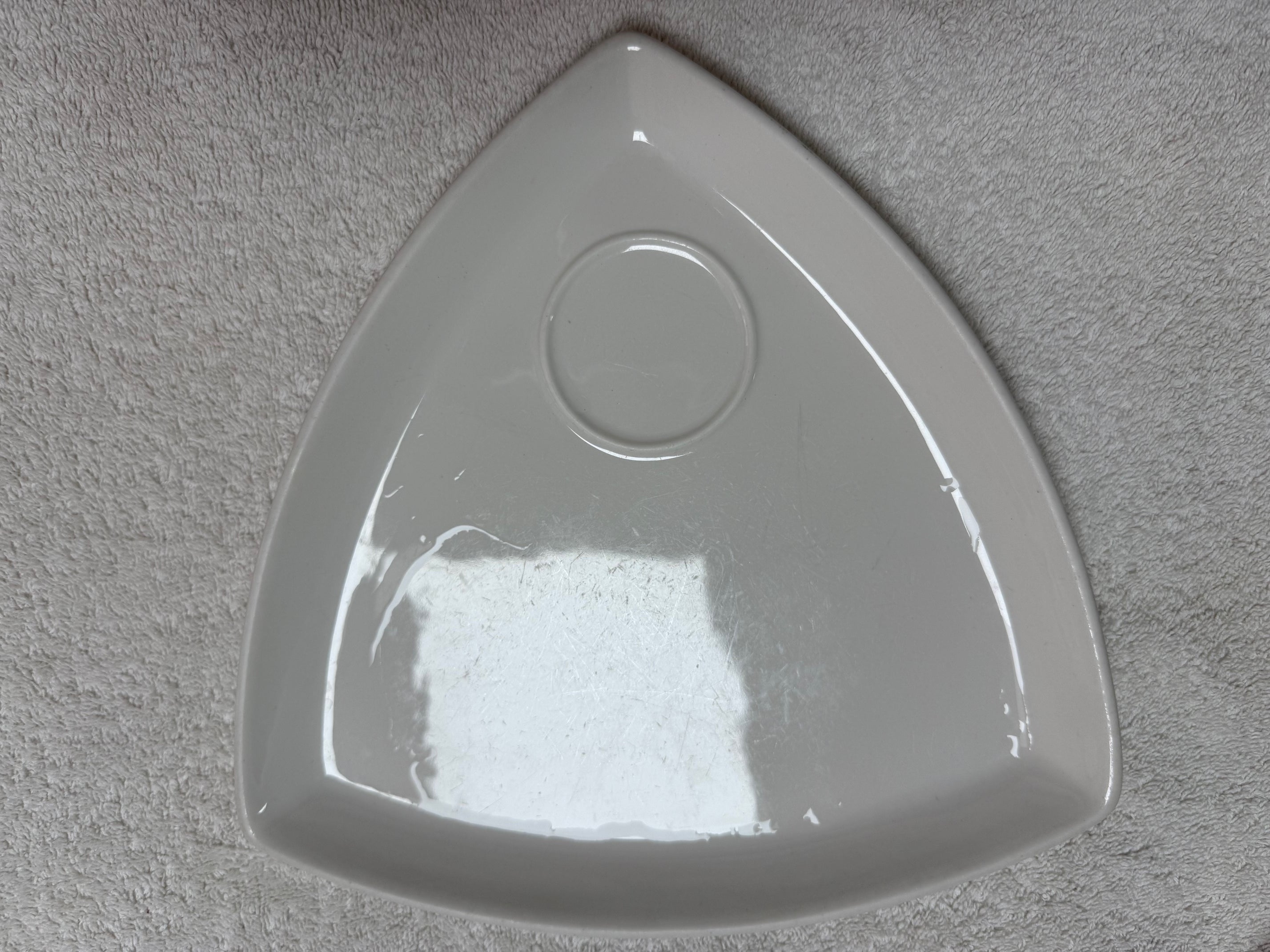 Dudson Finest Vitrified Triangular Plate – Made in England